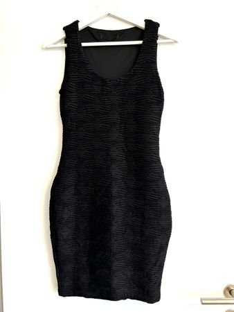 Elegantes, schwarzes Kleid