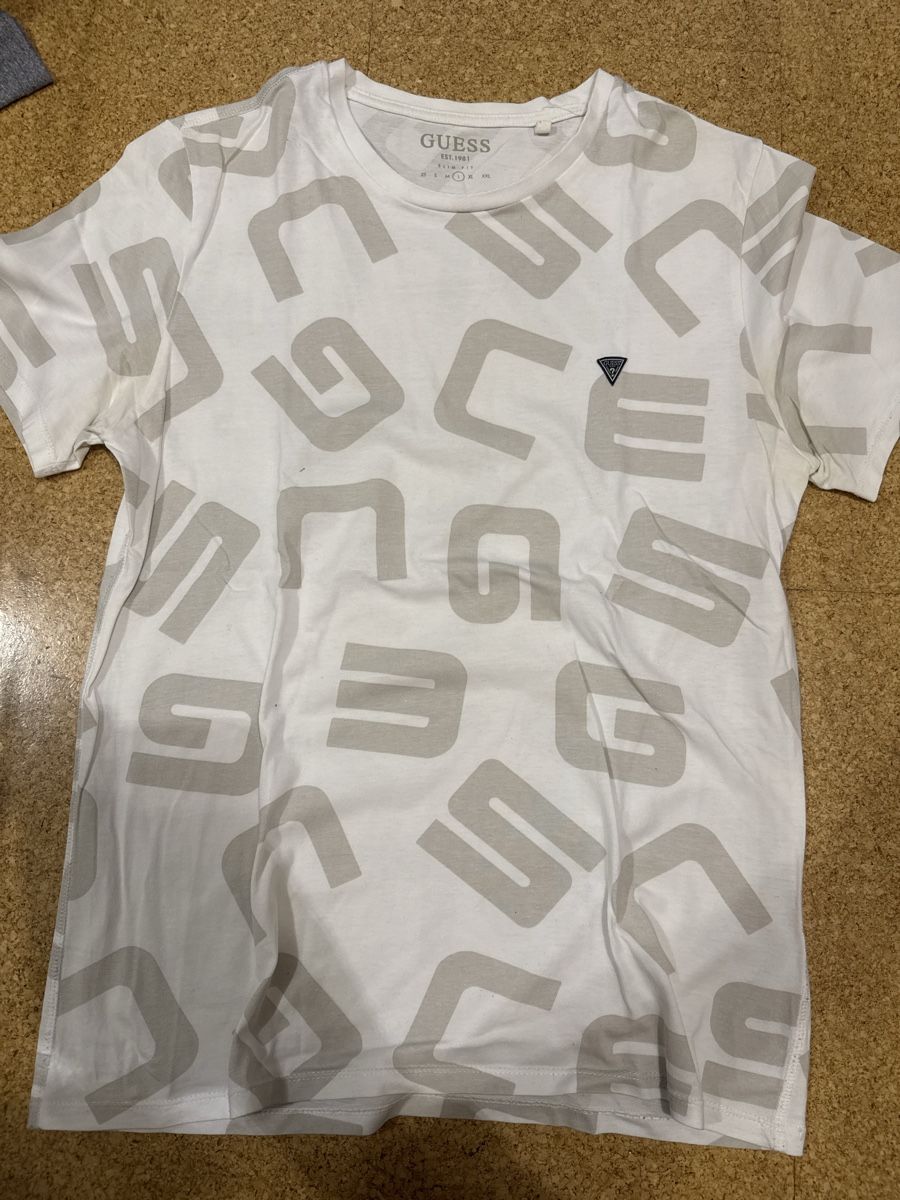 Guess T-shirt: Guess T-Shirt, Grösse L – Usato da Madiswil venduto da Noahx3m 1