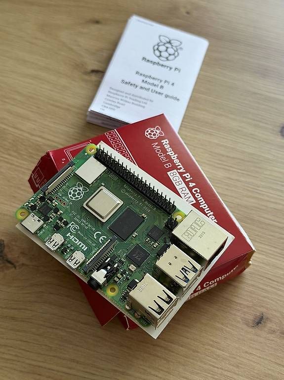 Raspberry Pi PCs: Pack Raspberry Pi 4 Model B 8GB - jamais utilisé - complet – Neuf avec emballage d'origine à Lausanne par Karkuro