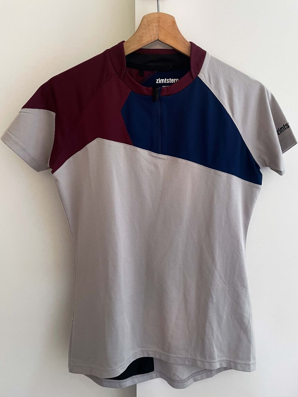 Canottiere & Pantaloni: Zimtstern Velotrikot / S – Usato da Zofingen venduto da angito