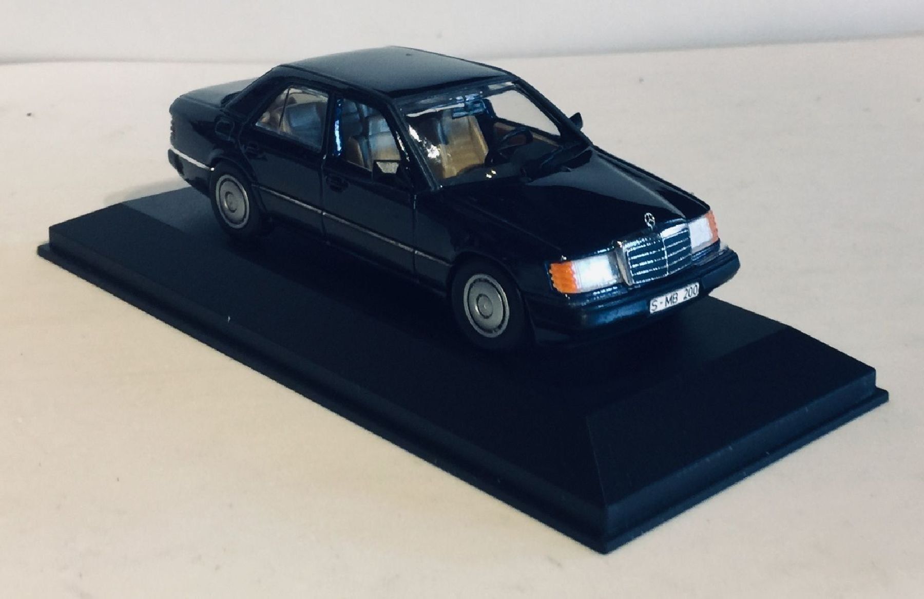 Minichamps Modellini d'auto: MINICHAMPS Mercedes-Benz 200E – Usato da Sonceboz-Sombeval venduto da Decolove 2