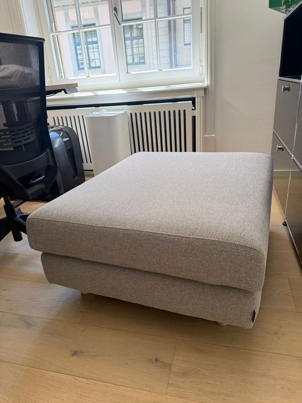 Hocker: Neuwertiger Pouf / Hocker - Top Zustand! – Gebraucht aus St. Gallen von iva_7z65