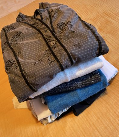 Habits XS/S lot x5 hauts et x2 robes
