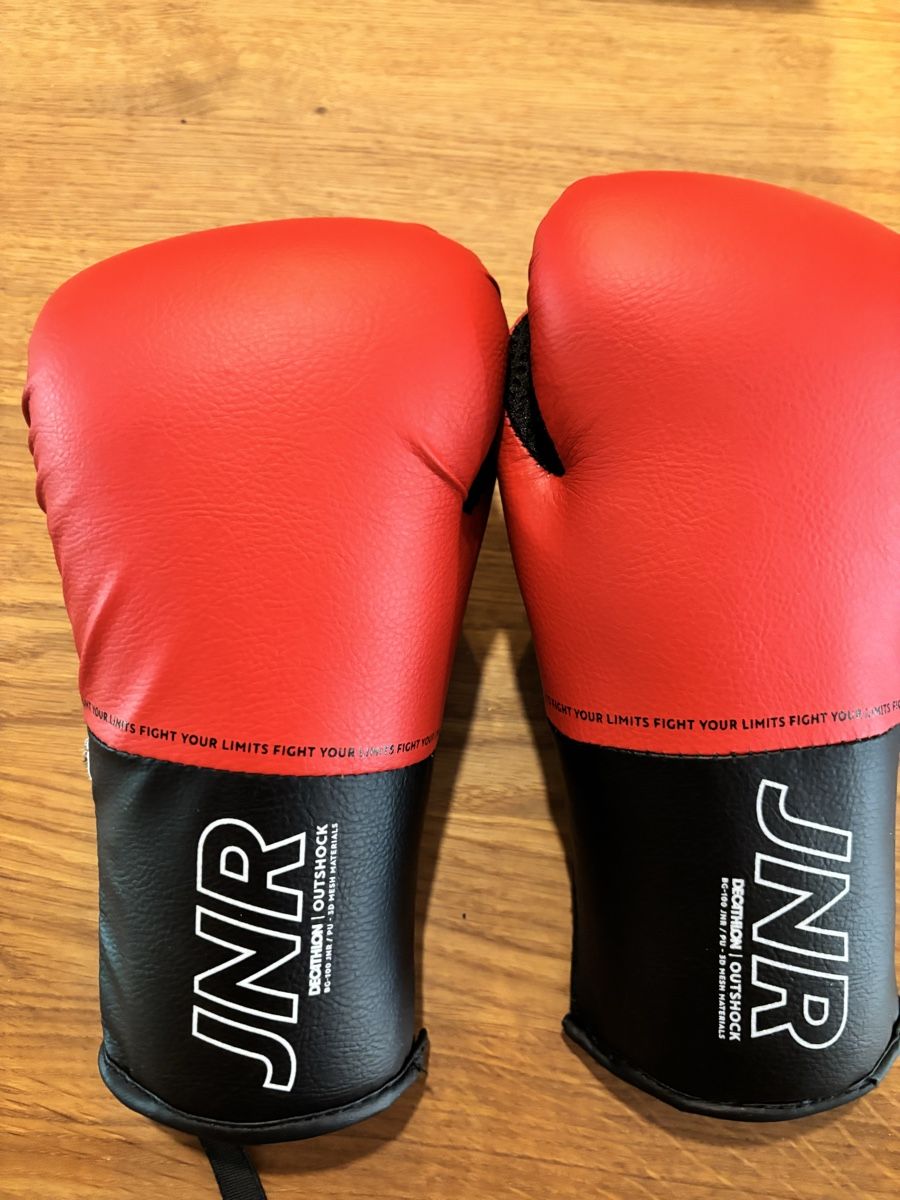 Gants & mitaines : Boxing Gloves red 4oz JNR good condition – Neuf (Voir description) à Basel par Pje_english 1
