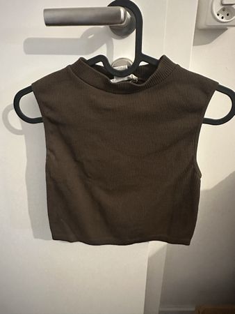 Trendiges Crop Top in Rippstrick - Perfekt für den Sommer!