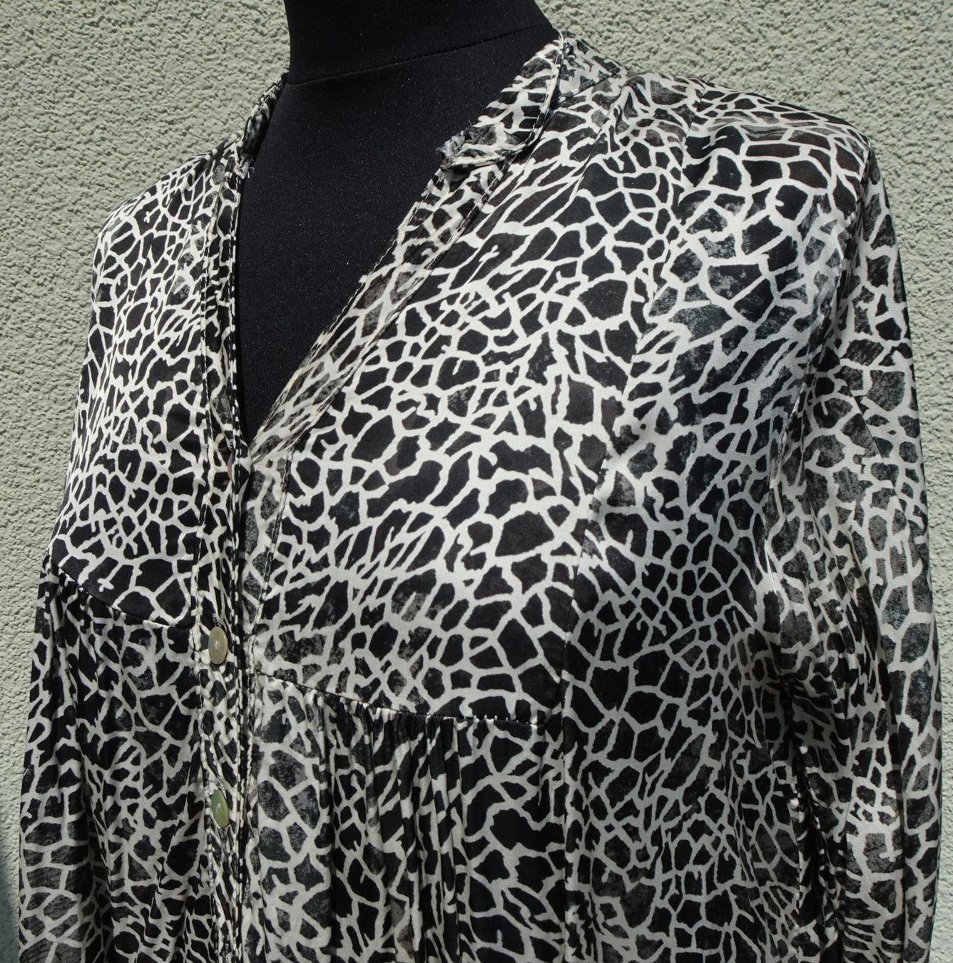 Camicette: Bluse Leomuster grün beige Gr 38 Fellmuster – Usato da Winterthur venduto da blumeblau77 1
