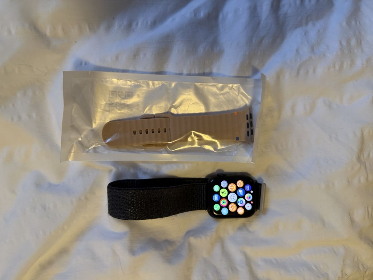 Apple Bracciali & Braccialetti: Apple Watch Armband hell Braun – Nuovo e nell'imballaggio originale da Necker venduto da martin_zizou