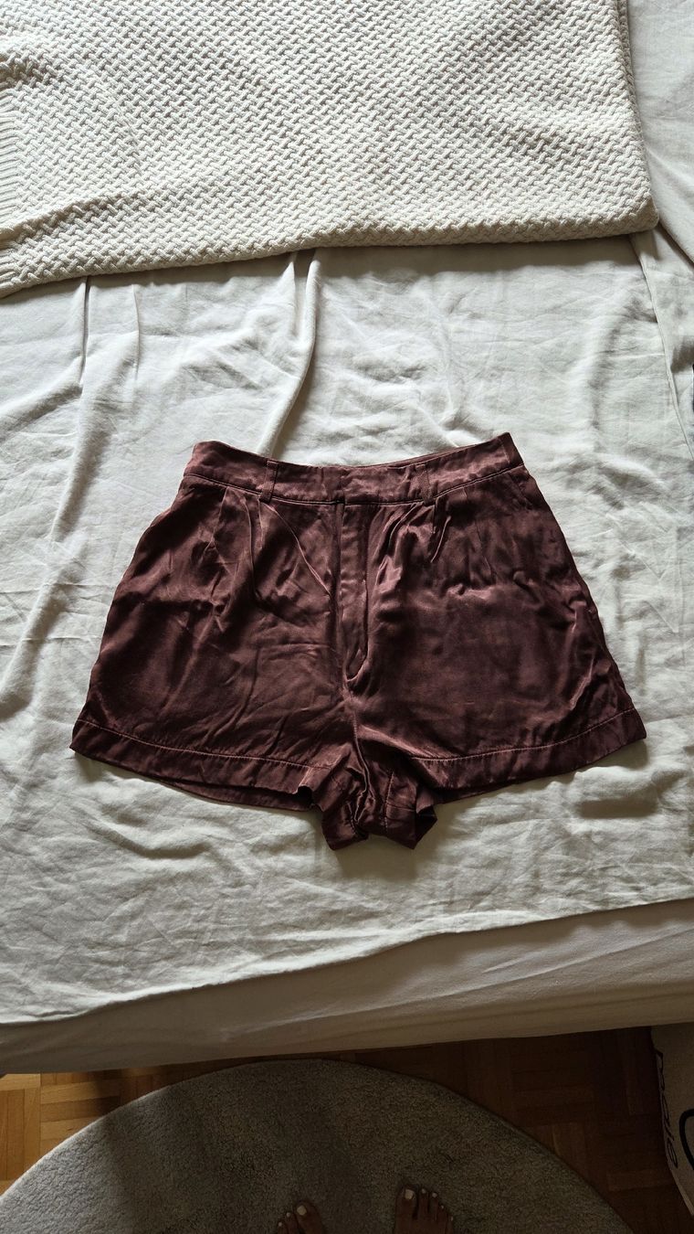 Pantaloni: Satin Shorts – Usato da Zürich venduto da jul_l28v