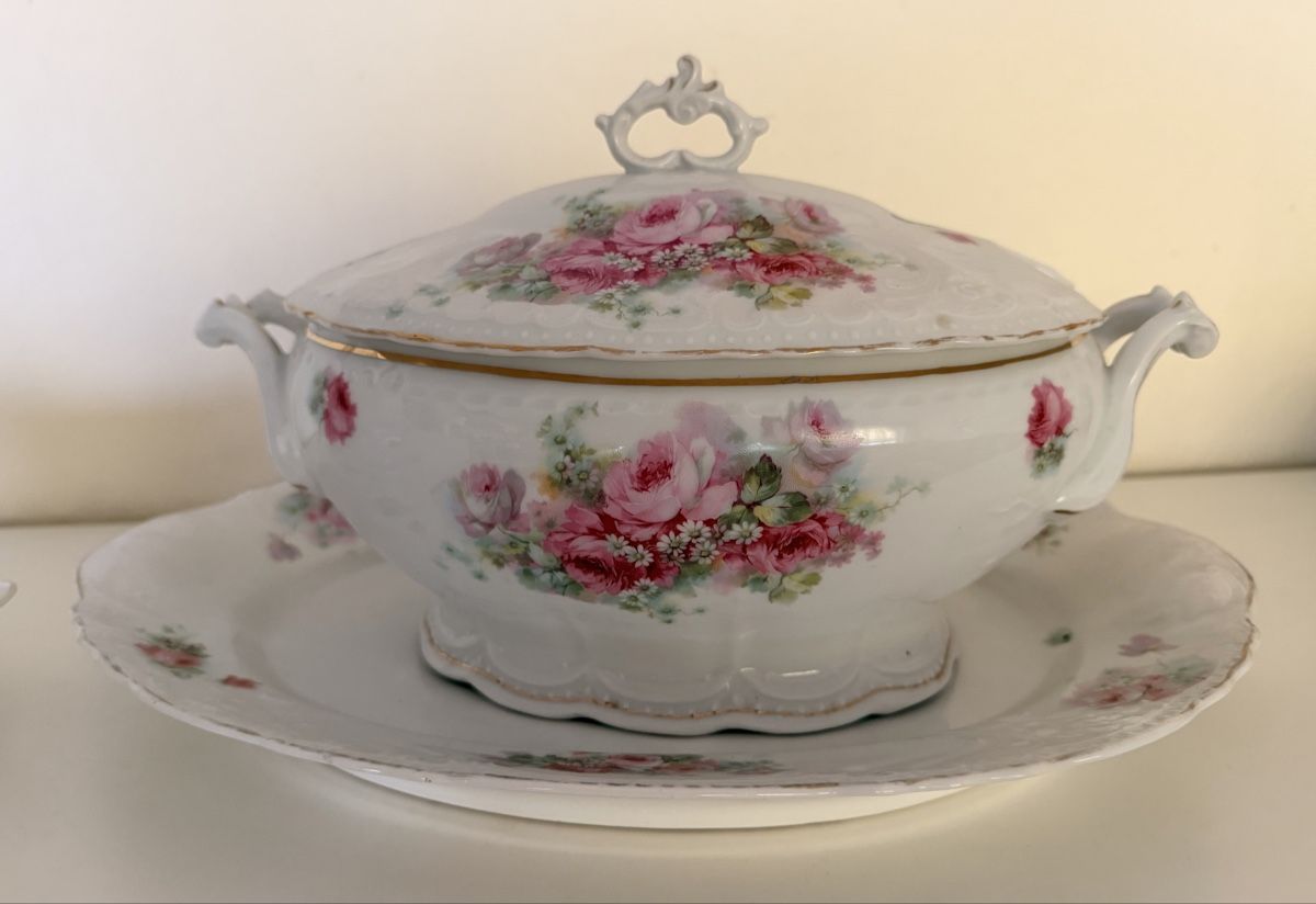 Services de table: Suppenterrine und Saucier mit Untersetzer Rosenmuster – D'occasion à Richterswil par giacometti222 2