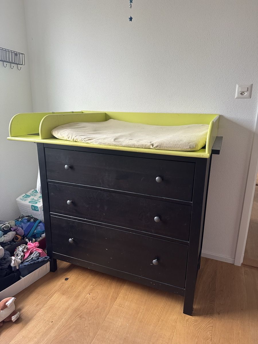 Ikea Cassettiere: Hemnes Kommode mit Wickelaufsatz – Usato da Arlesheim venduto da lela4056