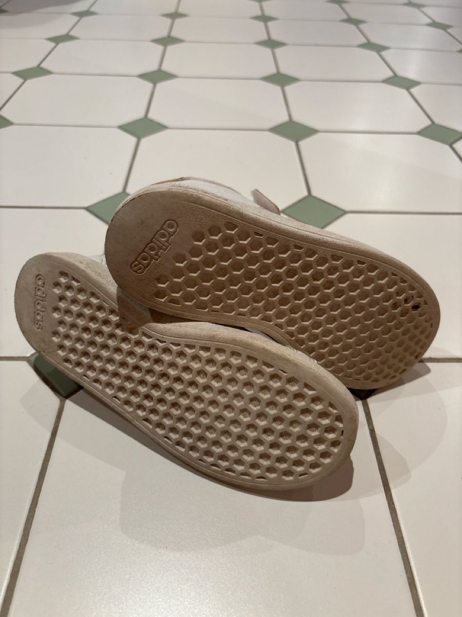 Adidas Scarpe per ragazzi: Adidas Sneakers Grösse 32  – Usato da Waldstatt venduto da Imaginary 1
