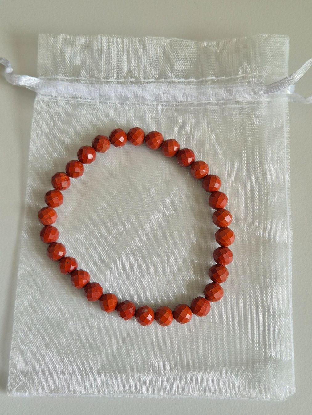 Bracciali & Braccialetti: Roter Jaspis facettiert Armband 6mm – Nuovo e nell'imballaggio originale da Rüti ZH venduto da pep_l9zp