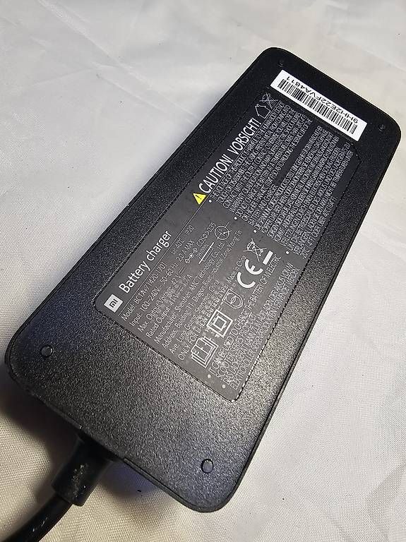 Xiaomi Caricabatterie: Xiaomi BCTA-71420-1701 Original Ladegerät Scooter e-trotti – Usato da Zweidlen venduto da dawkus