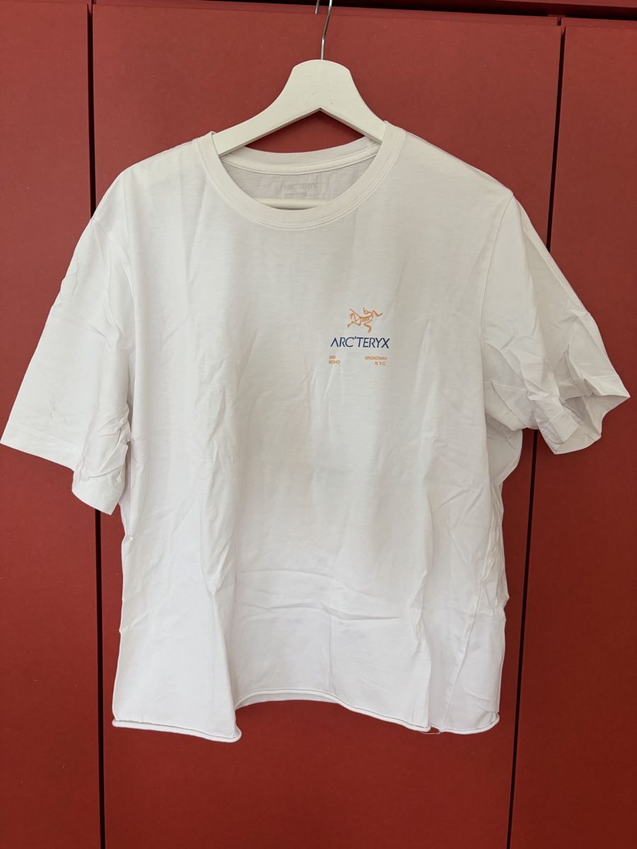 Arcteryx T-shirt: Arc’teryx NYC Limited Edition - Cropped – Usato da Zürich venduto da valentin.abend 1