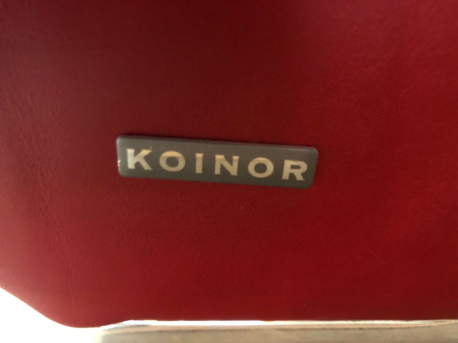 Koinor Sofas: Koinor Leder 2er Sofa Rot mit Hocker und Plexiglastisch – D'occasion à Brunnen par Allerwaren 1