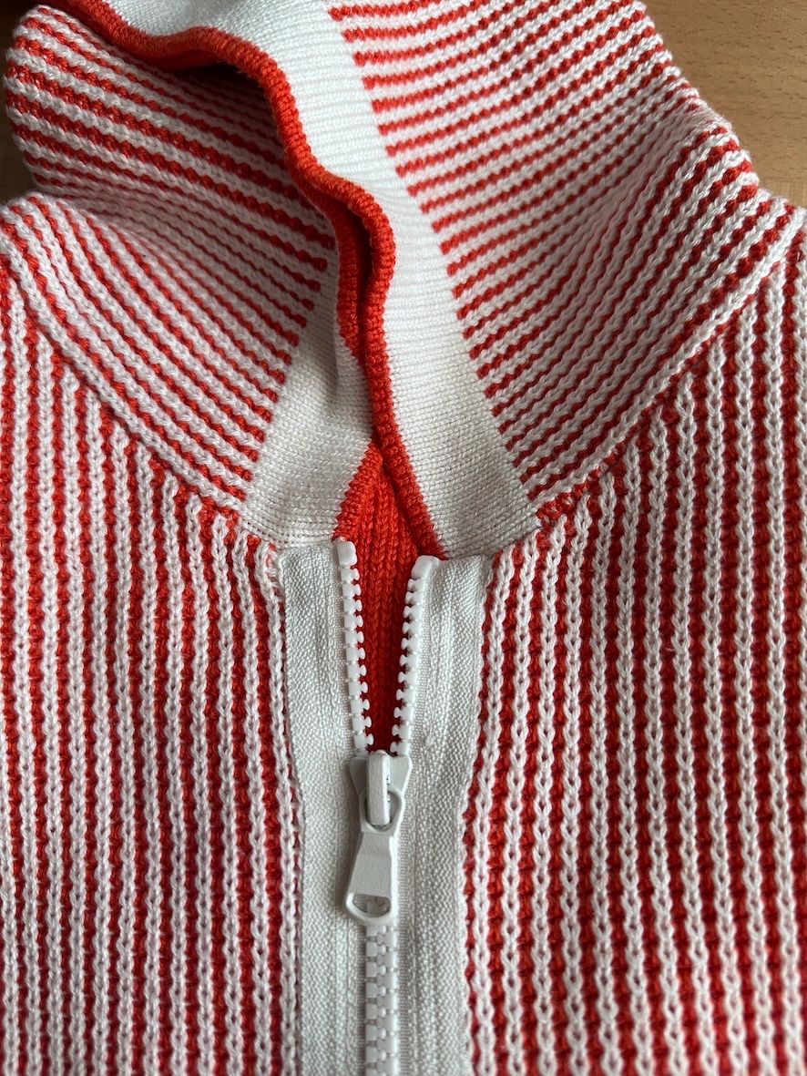 Cinque Giacche: CINQUE - Strickjacke mit Kapuze – Nuovo (secondo la descrizione) da Kloten venduto da Frozenflame 3