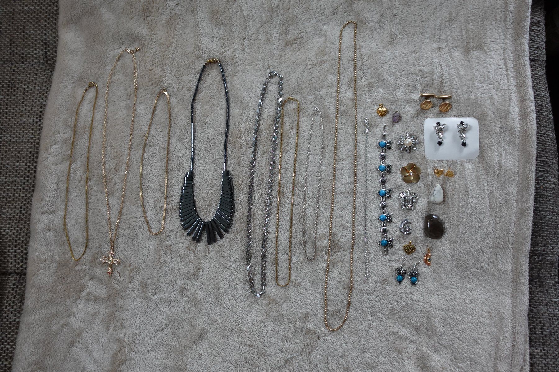 Altri gioielli: 1 schönes 28 teiliges Modeschmuck Set – Usato da rorschach venduto da Babsi64