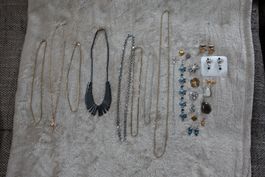 1 schönes 28 teiliges Modeschmuck Set