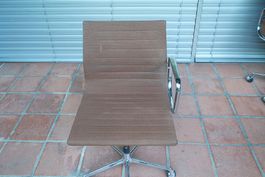 Vitra Eames Aluminium Office Chair EA 117
