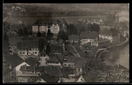 AK Aarburg, Ortsansicht mit schlossähnlichem Gebäude, Häuser