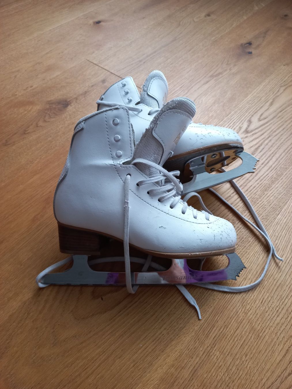 Pattini da ghiaccio: Graf prestige Schlittschuhe gr.2 L – Usato da Bachenbülach venduto da enigmatic 1