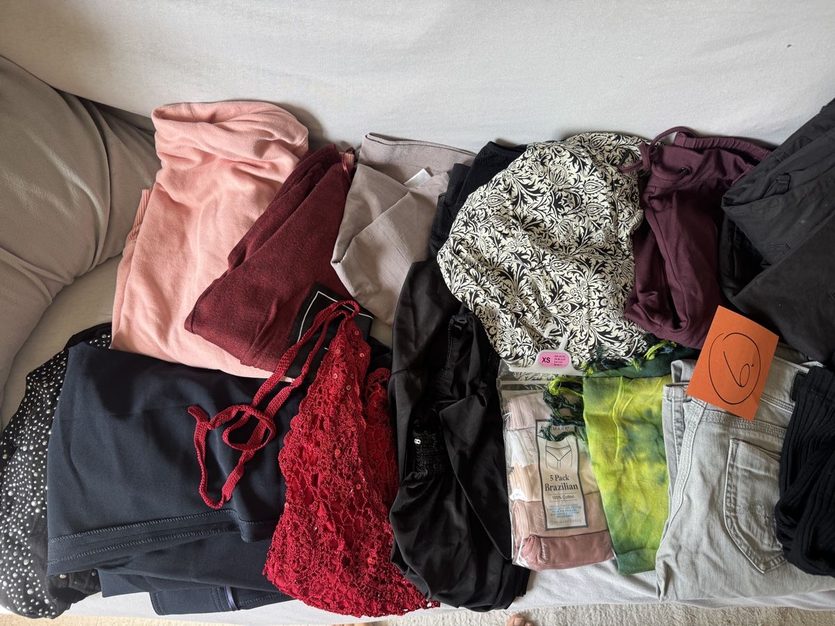 Lots de vêtements: Kleiderpaket 6 Grösse S – D'occasion à Endingen par Mira-Nur 1