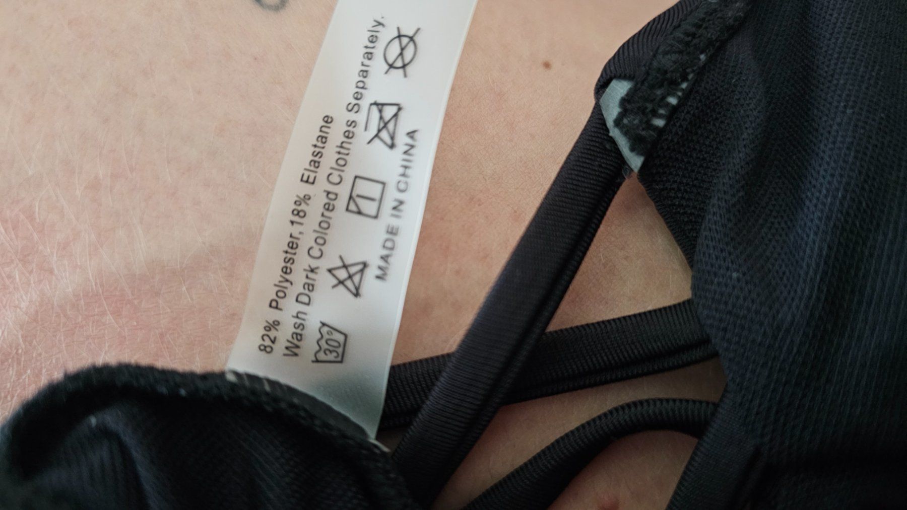 Costumi da bagno & Bikini: 2 Bikini Oberteile, xl ca D 90 – Usato da Niederglatt ZH venduto da Vanessa79 2