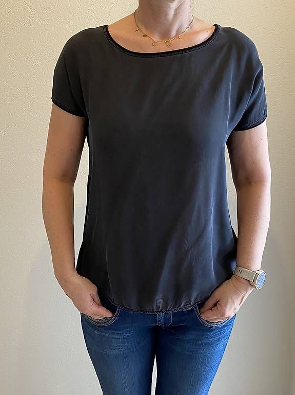 T-shirt: Damen Shirts, beige und schwarz  – Usato da Herrliberg venduto da tedoluch 2