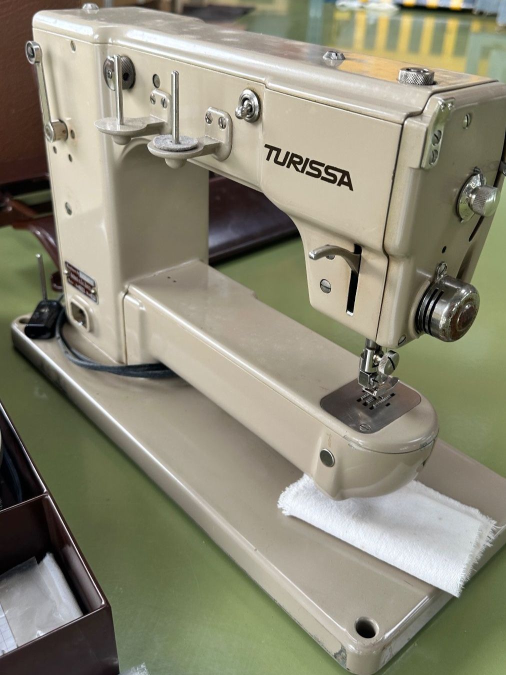 Machines à coudre: TURISSA Automatic – D'occasion à Regensdorf par Powershift2