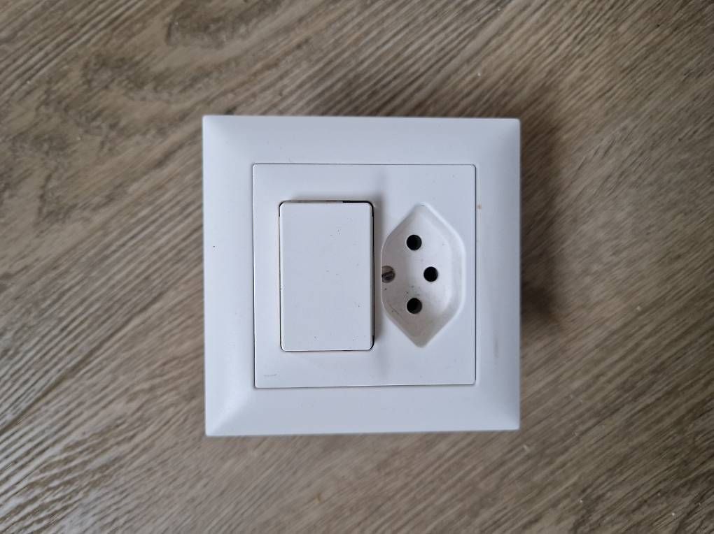 Interruttori: Div. Dimmer, Steckdosen und Schalter – Usato da Grosswangen venduto da chreguu 2