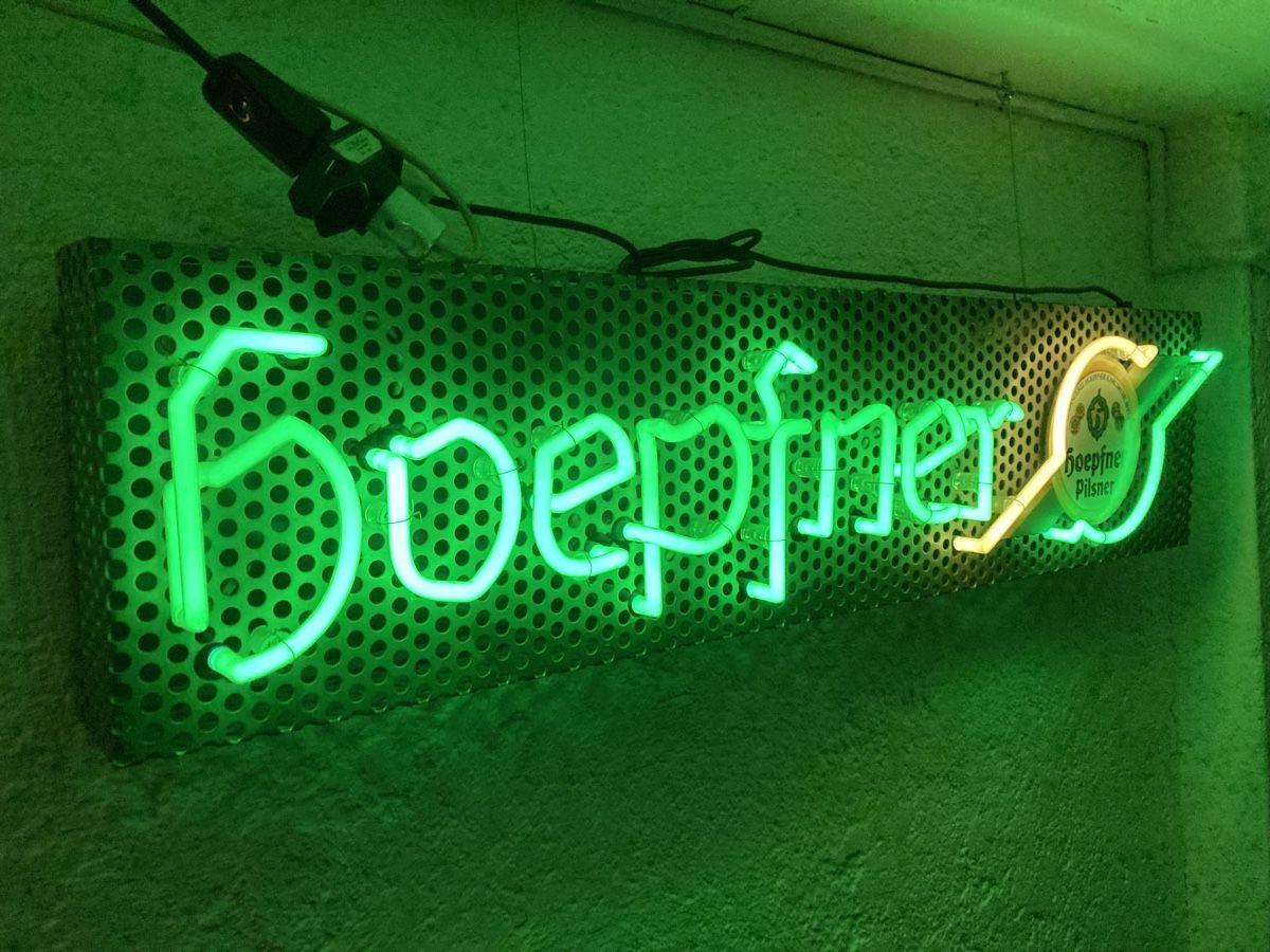 Lampade: Leuchtreklame Neon Hoepfner Pilsner – Usato da Brittnau venduto da Paptor 1