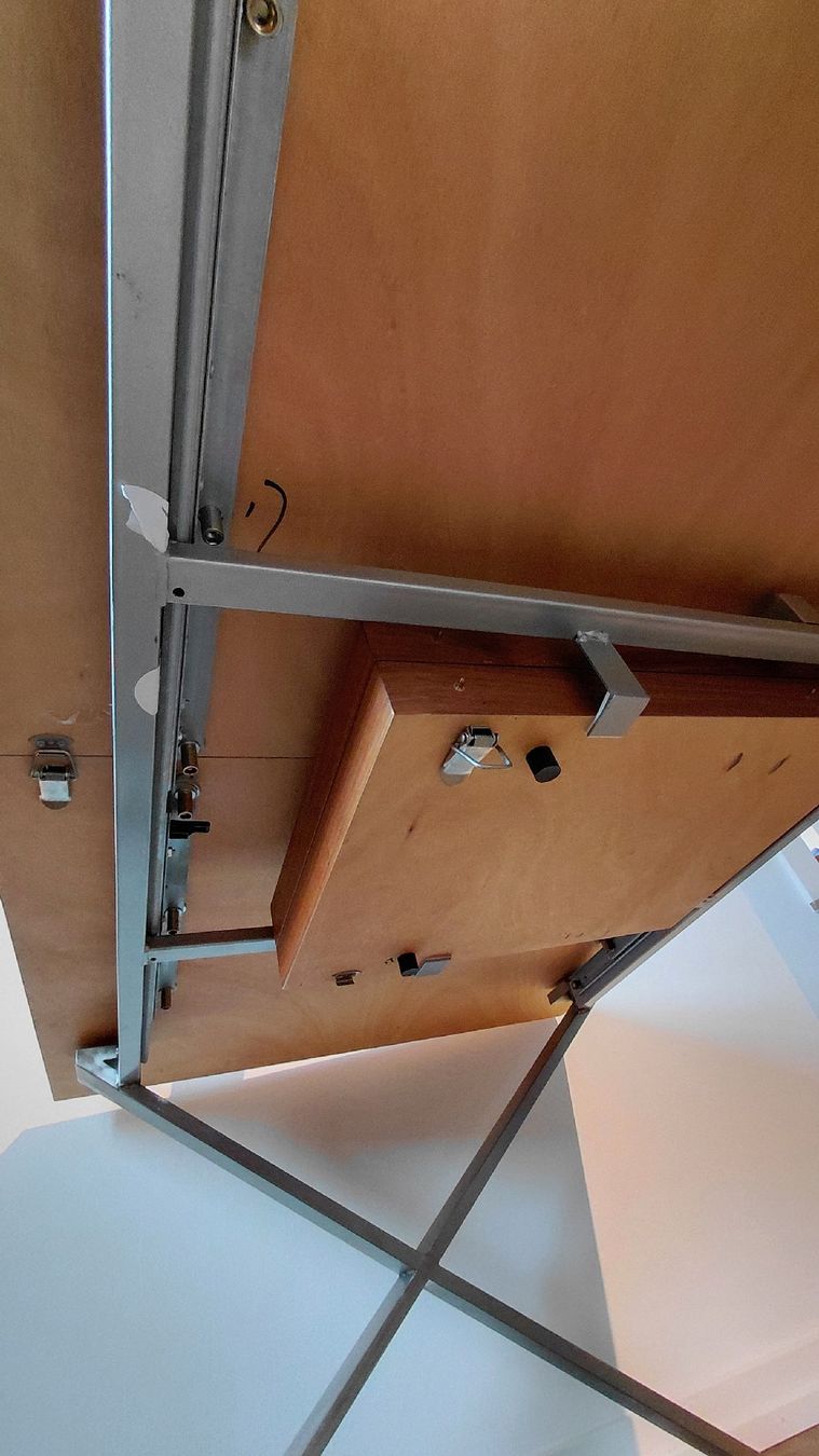 Tavoli: Extendable Dining Table Wooden Surface Metal X-Frame Base – Usato da Meilen venduto da Pge_kmw9 1