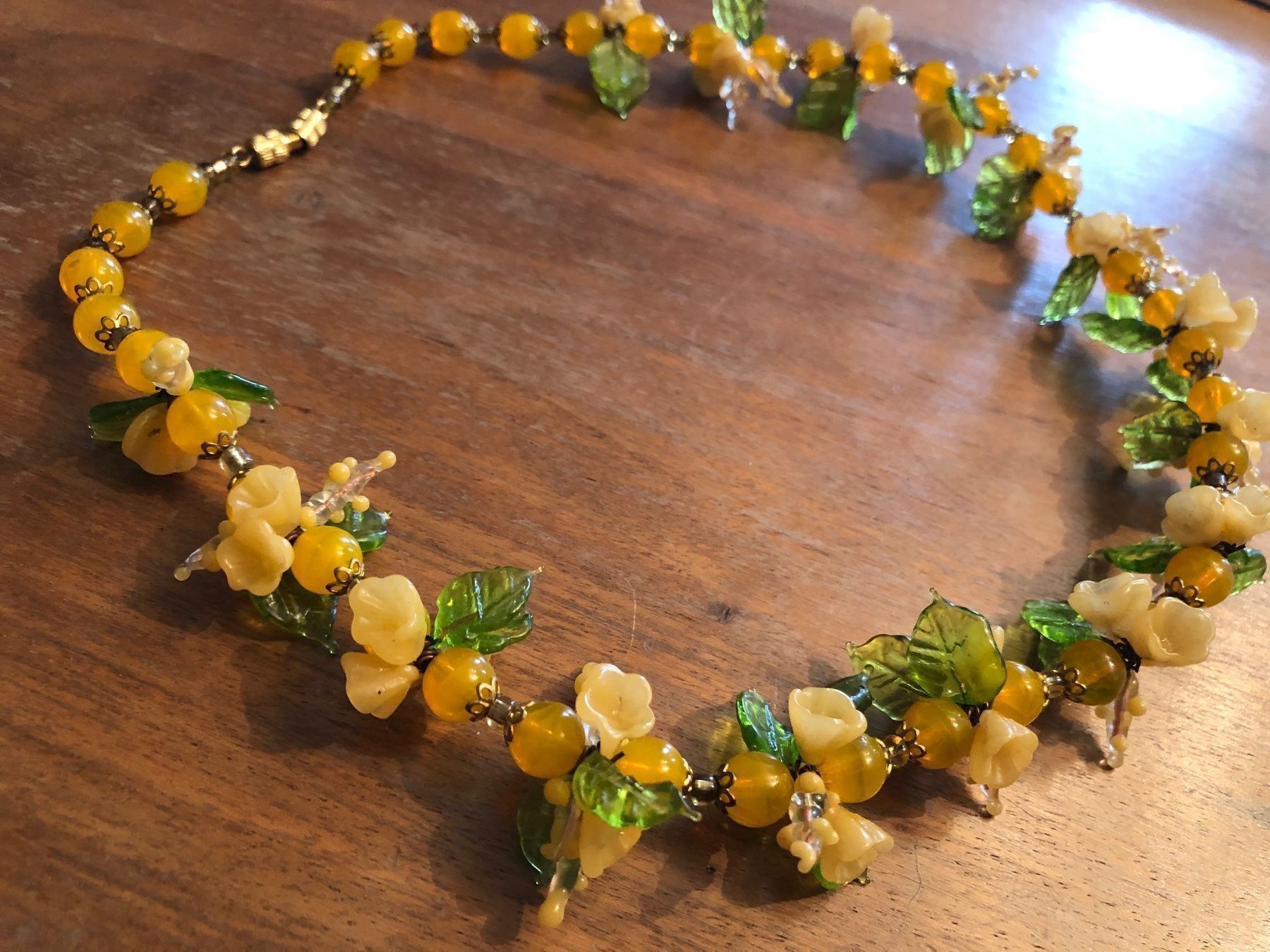 Catenine: GABLONZER GLASBLÜTEN Collier.Gelb farben – Nuovo (secondo la descrizione) da Wald ZH venduto da mlnt