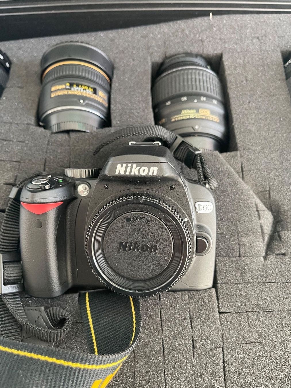 Nikon Fotocamera: Nikon Kamera + Zubehör Neu – Nuovo (secondo la descrizione) da Küsnacht ZH venduto da LuxuryBroker 1