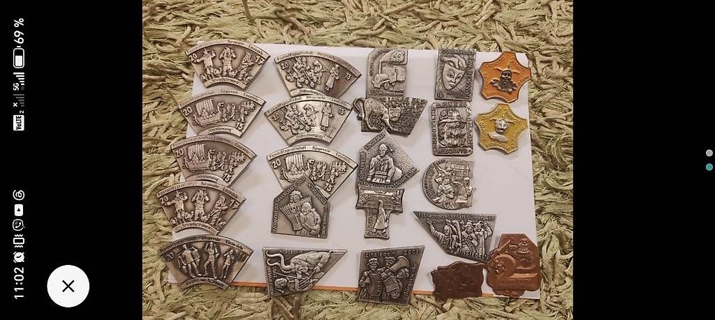 Placchette & Badge: 23 Fasnachts-Plaketten  – Usato da Wila venduto da neu_s8qs