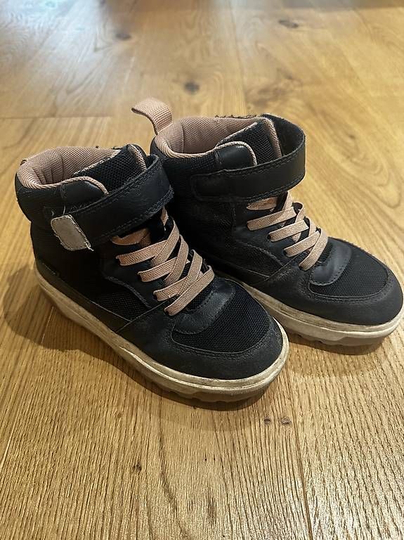 Schuhe für Mädchen: Winterstiefel Gr. 30 – Gebraucht aus Jona von bianca1984