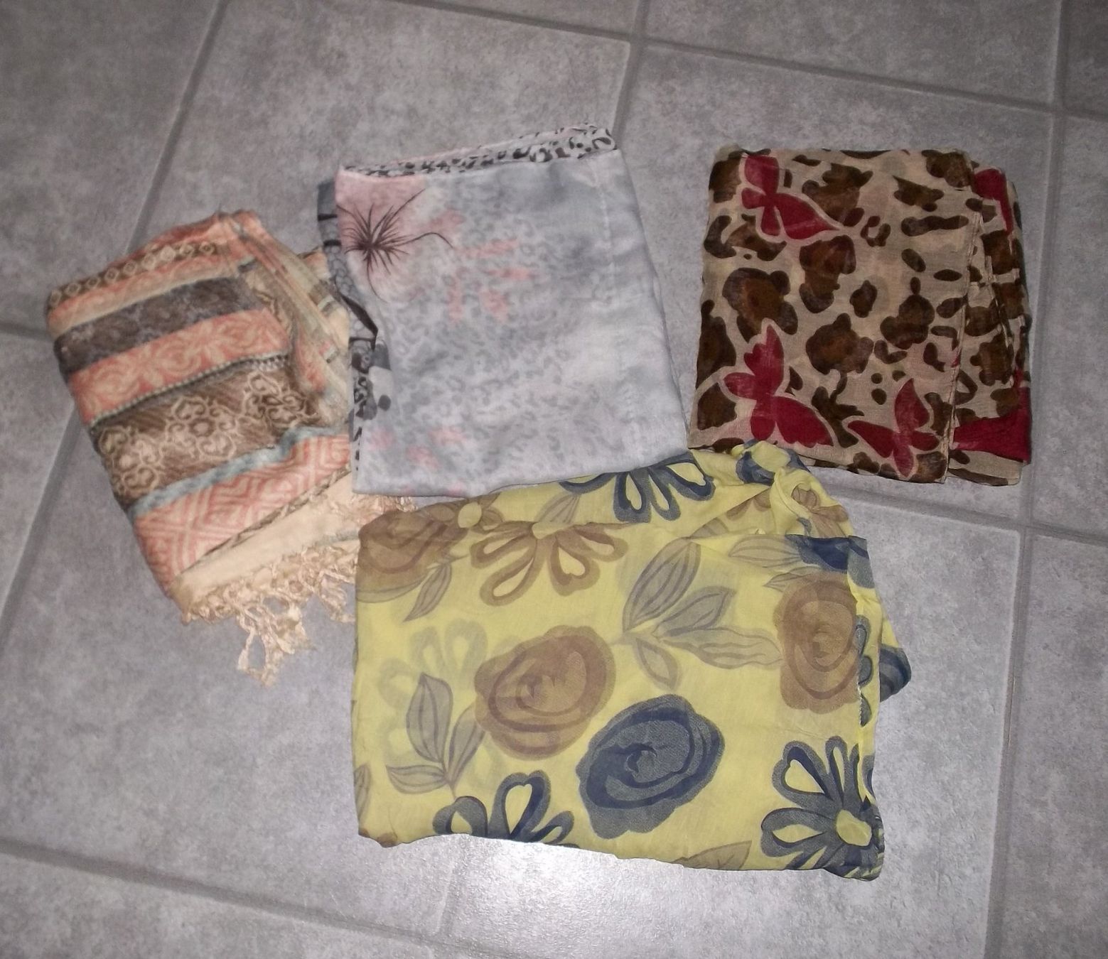 Foulards, Tücher & Schals: 16 verschiedene Foulards – Gebraucht aus Kaltbrunn von Cindy99 1