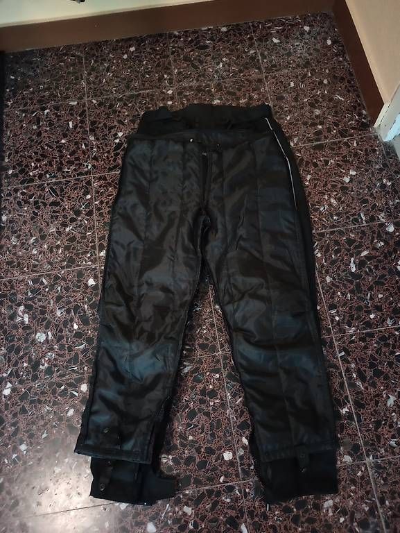 Pantaloni: Pantalon moto taille L – Usato da Neuchâtel venduto da eleon_ 1