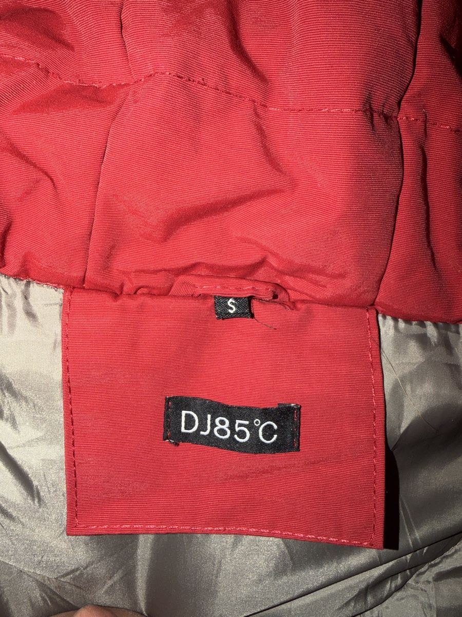 Cappotti: Wintermantel DJ85C rot mit Kapuze  – Usato da Morgarten venduto da elabaumann_ch 4