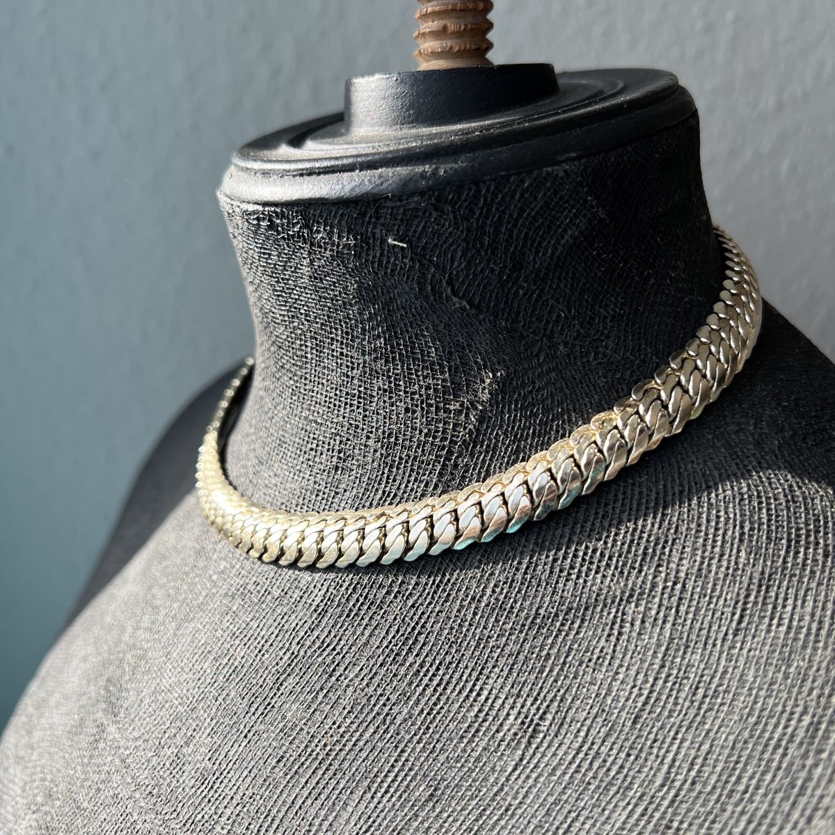 Catenine: Stunning Vintage Silver Tone Statement Necklace Choker – Usato da Genève venduto da Kookiek 3