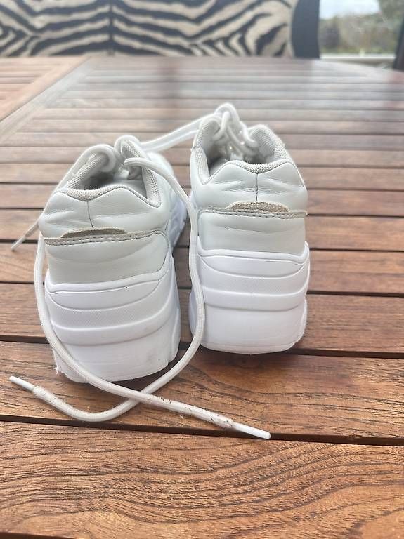 Scarpe per ragazze: Chaussure fille T35 – Usato da Belmont-Lausanne venduto da ste_b56g 1