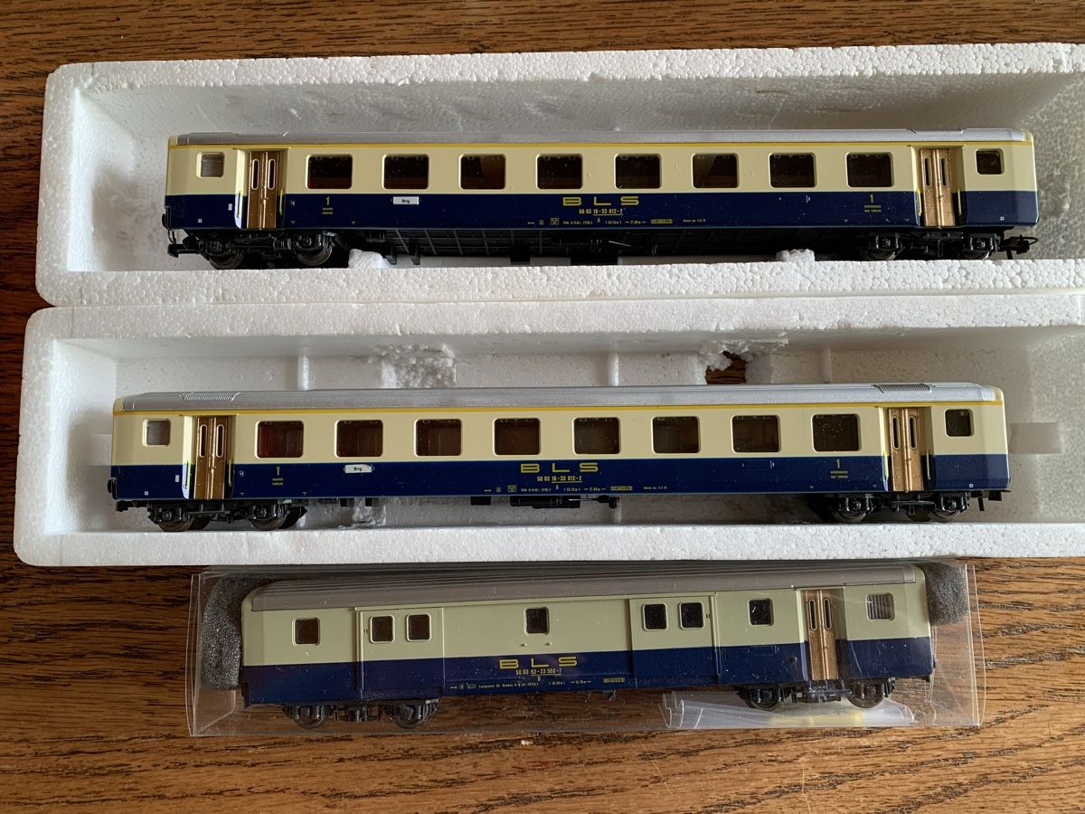 Roco Modelleisenbahnen: Roco, BLS-Wagen, mit Zurüstteilen – Gebraucht aus Winden von EmilNeu 2