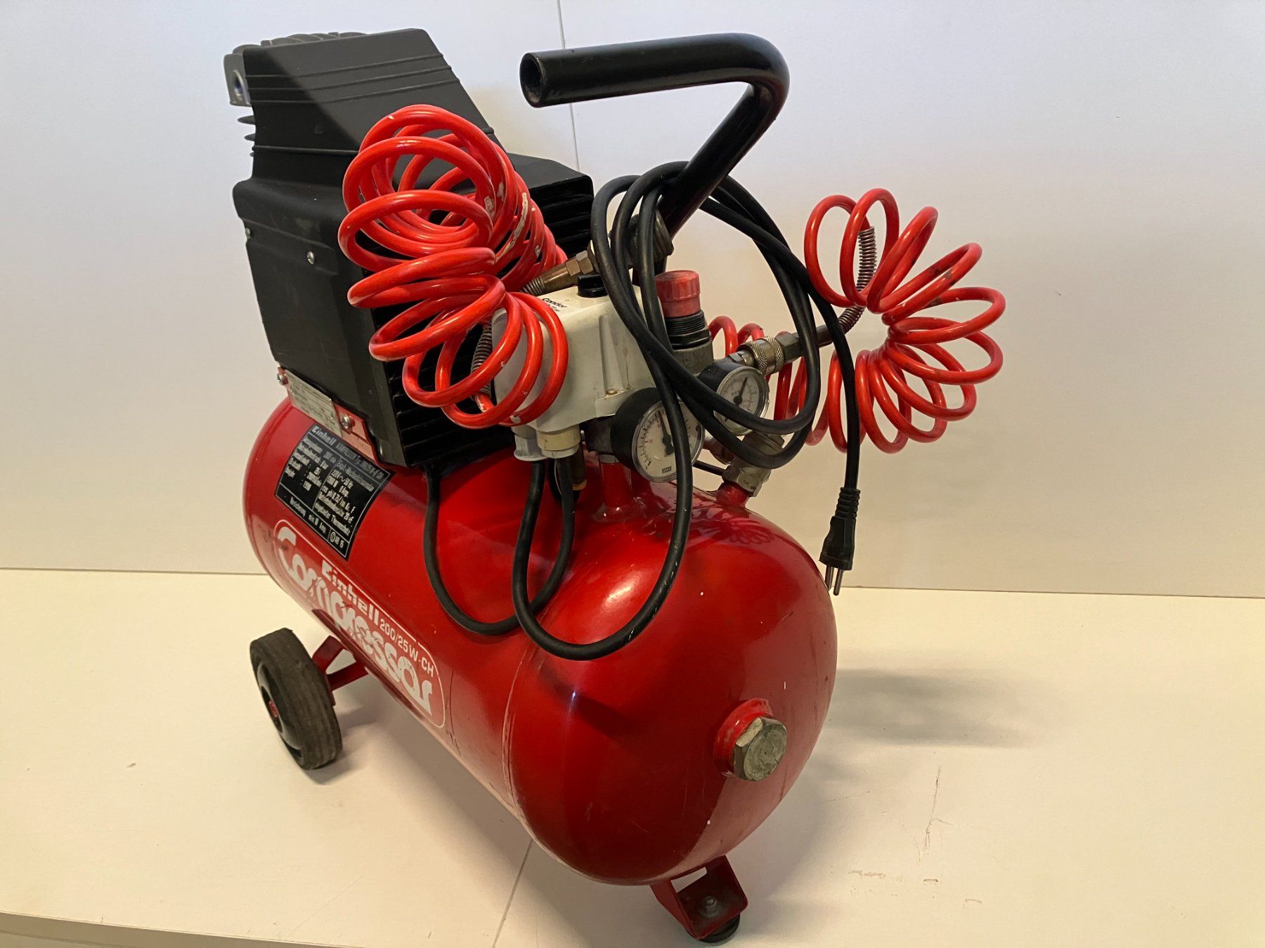 Einhell Compressori: gebr. Einhell Luftompressor 200/25W-CH ab 1.- – Usato da Lichtensteig venduto da Buy24International 3