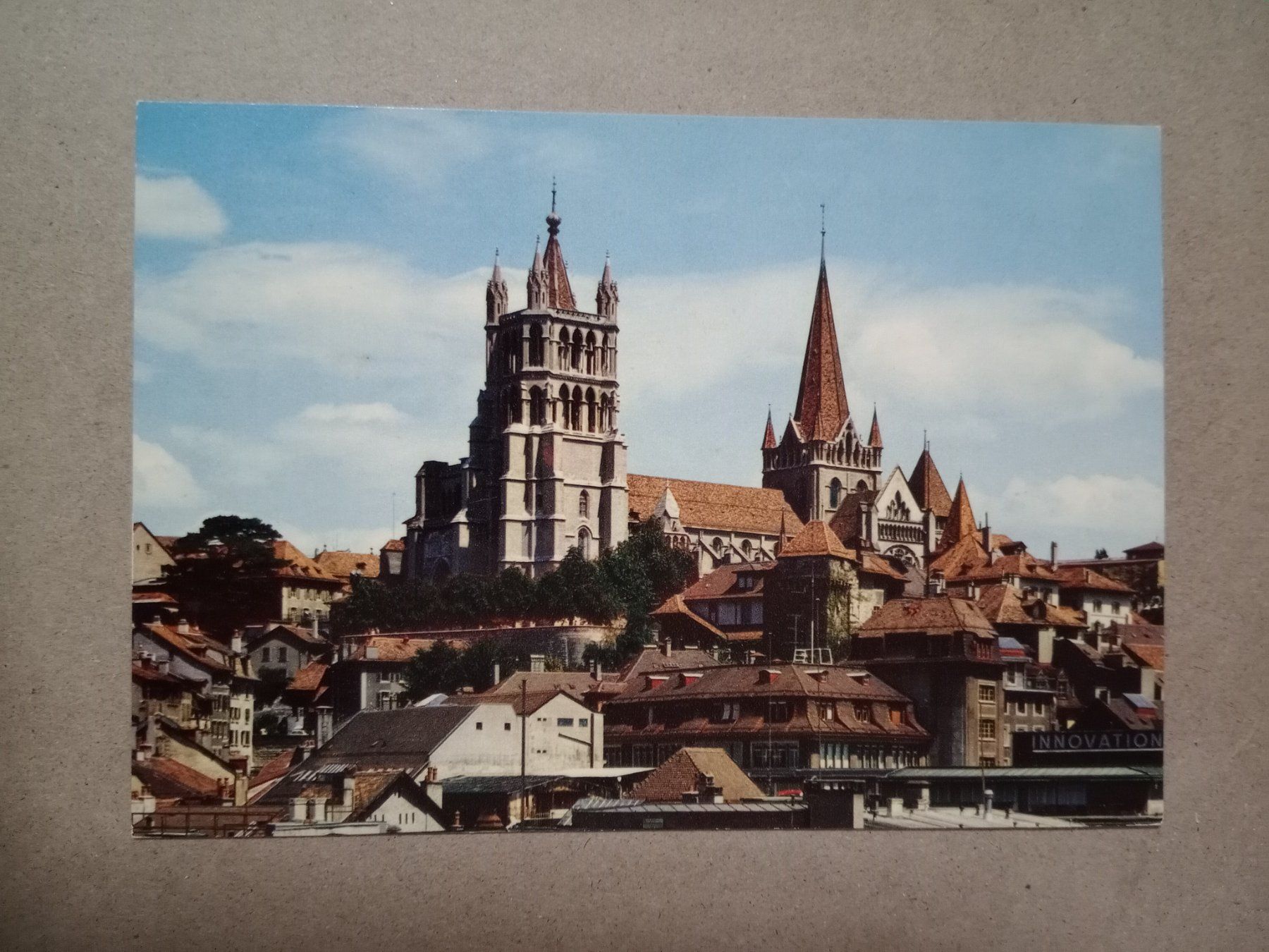Cartoline postali: Ak Lausanne mit Kathedrale – Usato da Küttigen venduto da Melisch1000