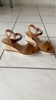 Sommerliche Keilsandalen mit Seidenschal-Detail, Grösse 37