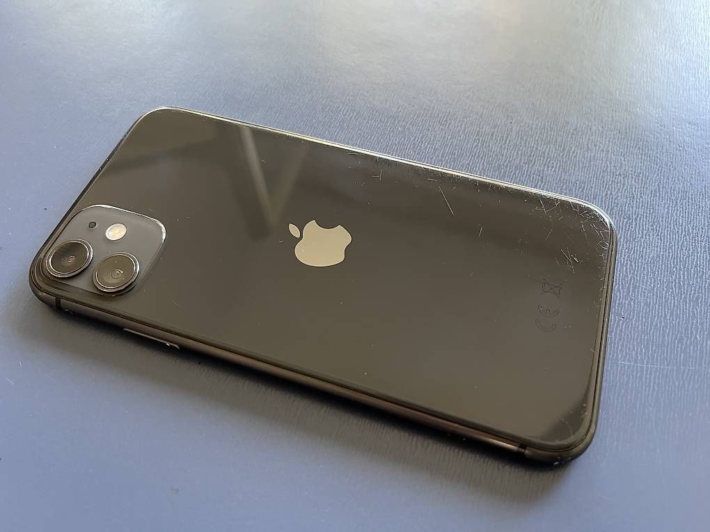 Telefoni cellulari / Smartphones: Iphone 11 64GB Schwarz Akku 89% – Usato da Zürich venduto da christ0ph 2