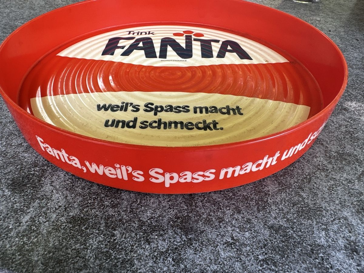 Servierplatten: Uraltes Fanta Serviertablet – Gebraucht aus Starrkirch-Wil von charlywatson 1