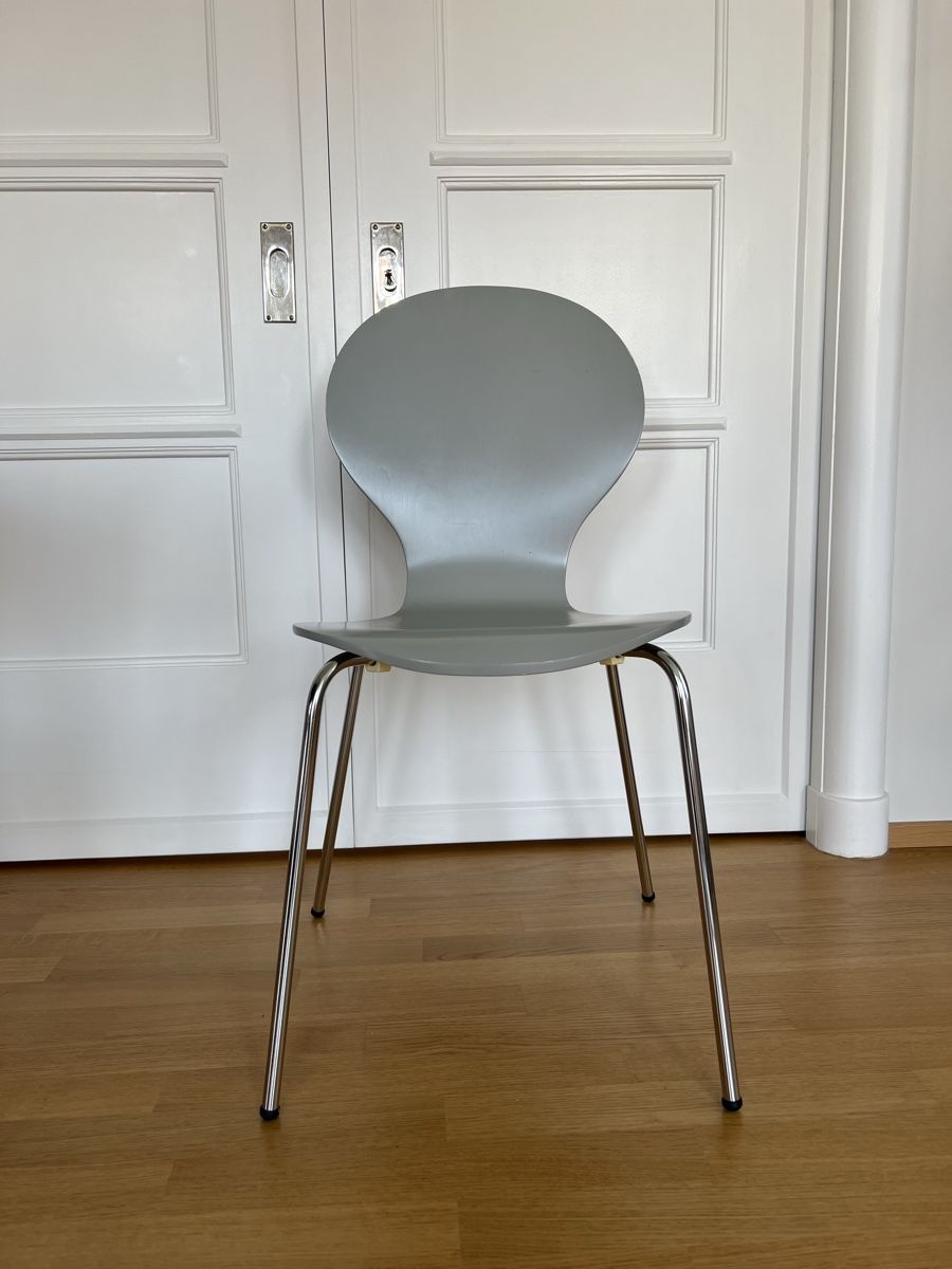 Chaises: 4 Stühle grau – D'occasion à Zürich par jasi031