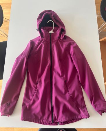 Mamalila Tragejacke Softshell Allrounder Gr. S (Farbe Beere)
