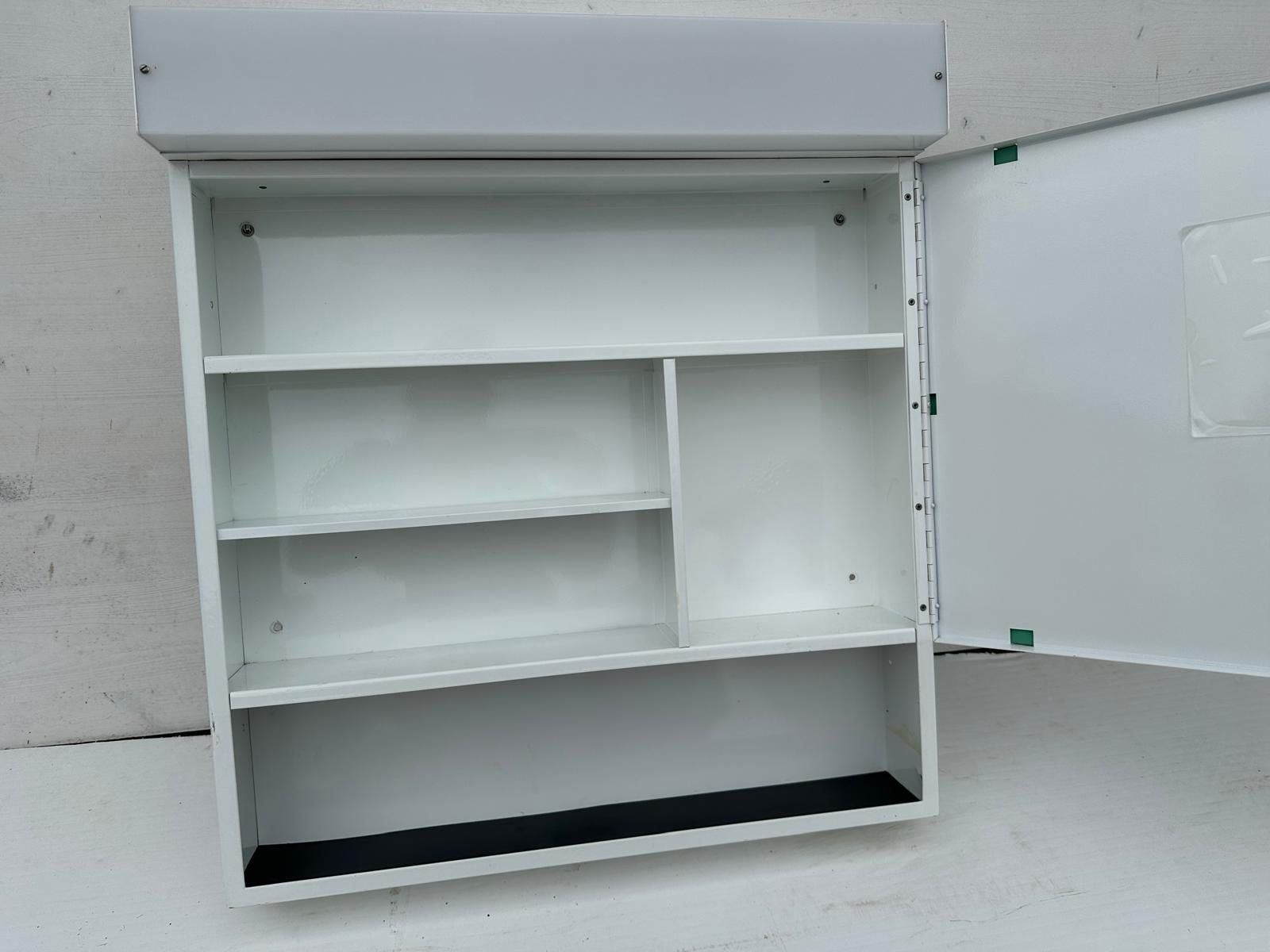 Spiegelschränke: Spiegelschrank – Gebraucht aus Spreitenbach von Space_X 4